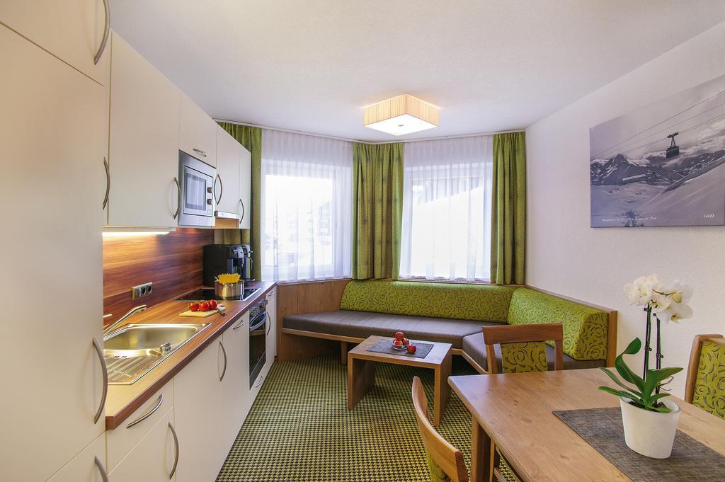 Hotel Garni Chasa Sulai Ischgl Værelse billede